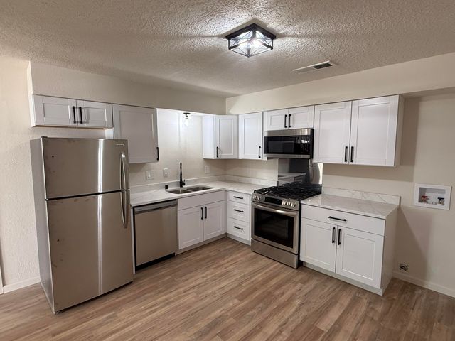 3741 San Isidro Street NW, Albuquerque, NM 87107