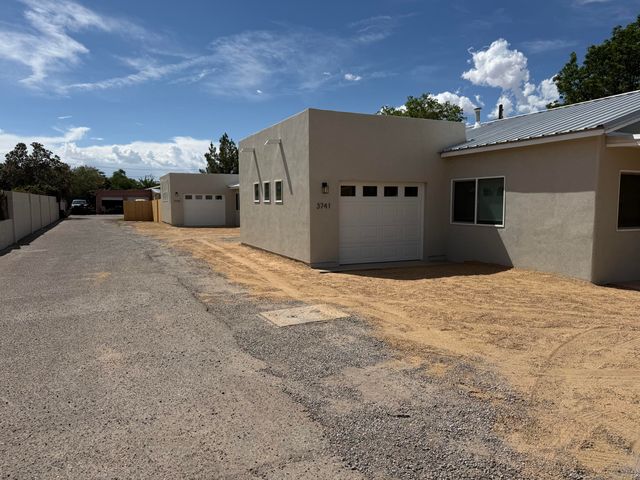 3741 San Isidro Street NW, Albuquerque, NM 87107