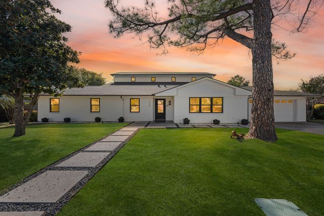 504 Main Street, Roanoke, TX 76262