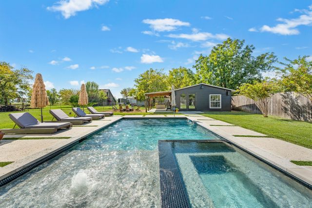 504 Main Street, Roanoke, TX 76262