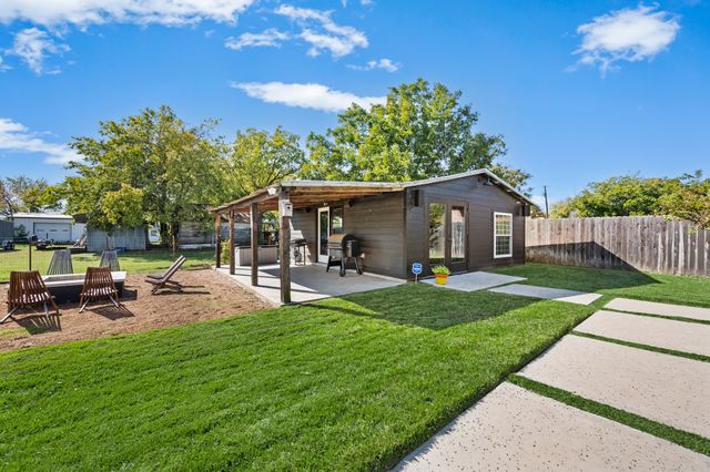 504 Main Street, Roanoke, TX 76262