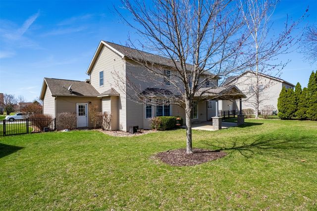 2510 Crooked Creek Road, Bloomington, IL 61705