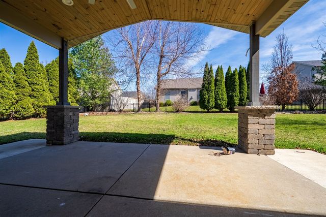 2510 Crooked Creek Road, Bloomington, IL 61705