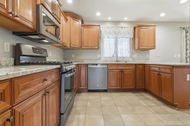 2510 Crooked Creek Road, Bloomington, IL 61705