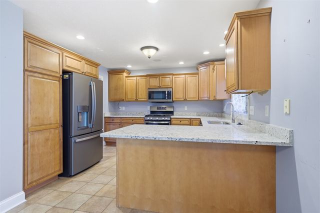 2510 Crooked Creek Road, Bloomington, IL 61705