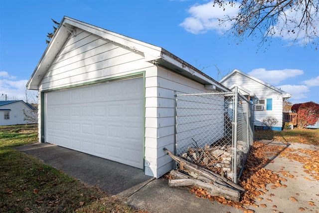 24998 Lake Shore Drive, Dowagiac, MI 49047