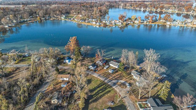 24998 Lake Shore Drive, Dowagiac, MI 49047