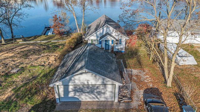 24998 Lake Shore Drive, Dowagiac, MI 49047
