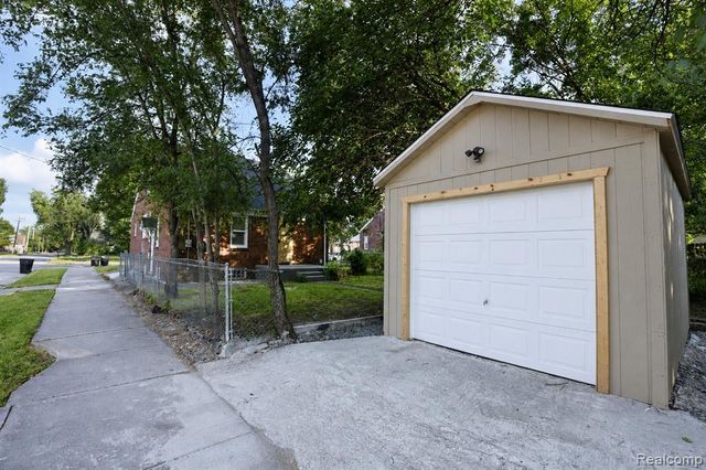 9817 Somerset Avenue, Detroit, MI 48224