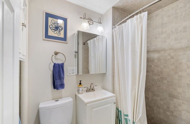 37 Grove St 2, Boston, MA 02114