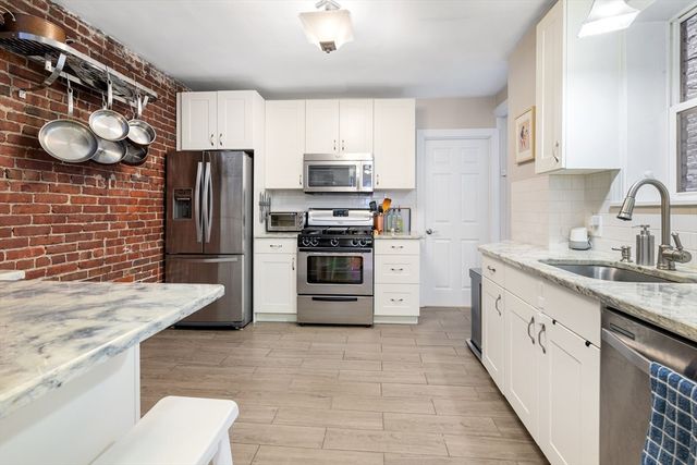 37 Grove St 2, Boston, MA 02114