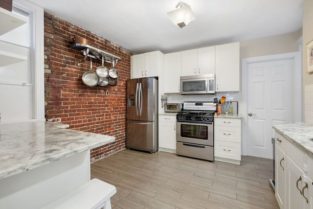 37 Grove St 2, Boston, MA 02114