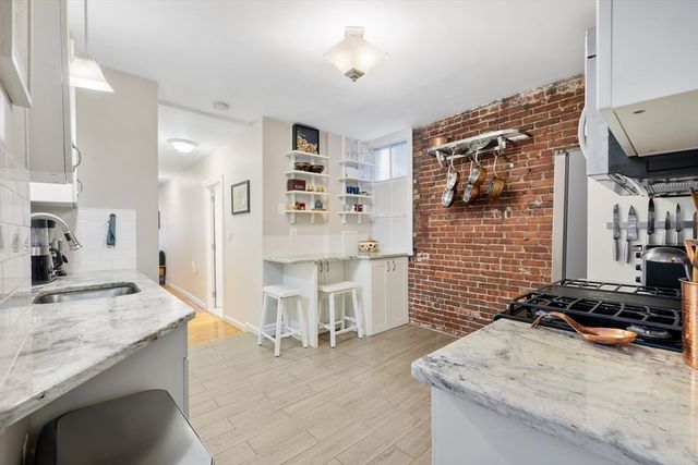 37 Grove St 2, Boston, MA 02114