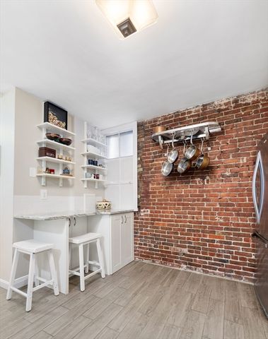 37 Grove St 2, Boston, MA 02114