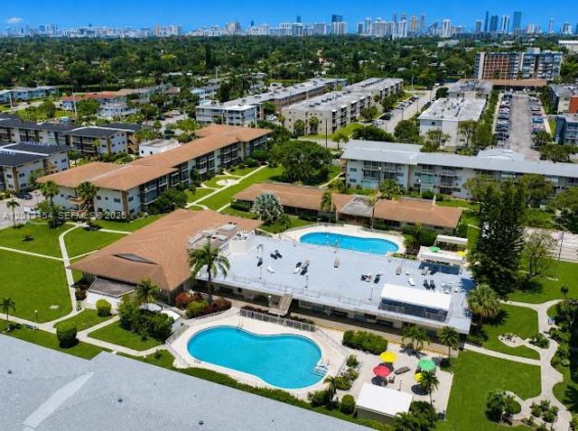 17050 NE 14th Ave 208, Miami, FL 33162