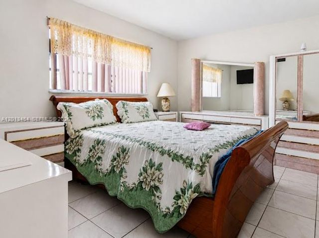 17050 NE 14th Ave 208, Miami, FL 33162