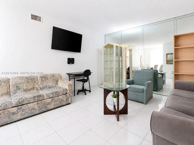 17050 NE 14th Ave 208, Miami, FL 33162