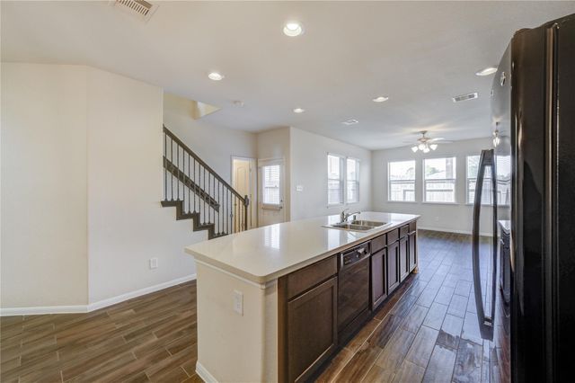 8335 Hawthorn Valley Lane, Houston, TX 77095