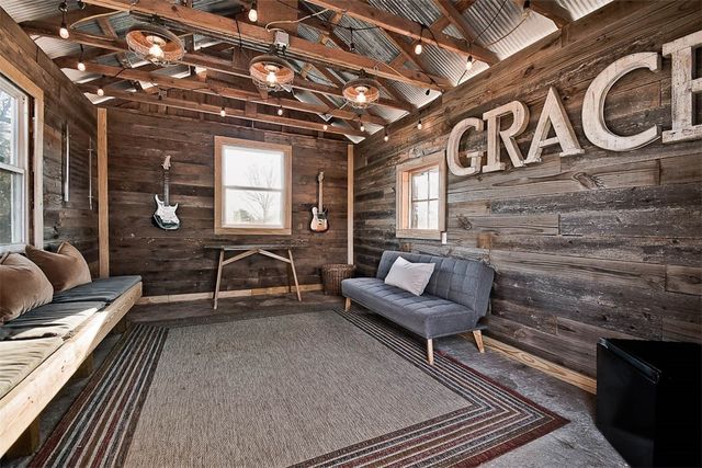 9940 Kitty Road, Gravette, AR 72736