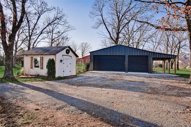 9940 Kitty Road, Gravette, AR 72736