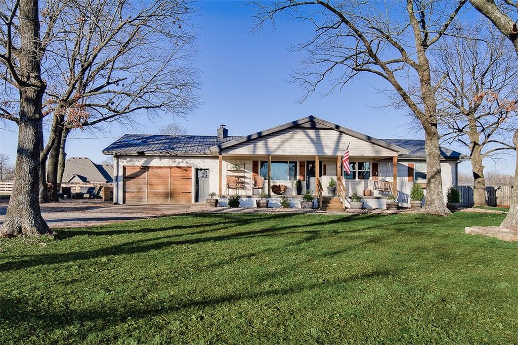 9940 Kitty Road, Gravette, AR 72736