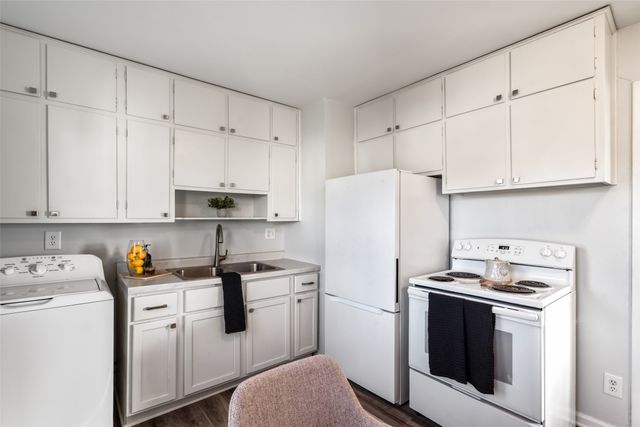 4030 E Seneca Avenue, Des Moines, IA 50317