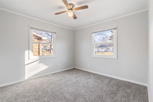 4030 E Seneca Avenue, Des Moines, IA 50317