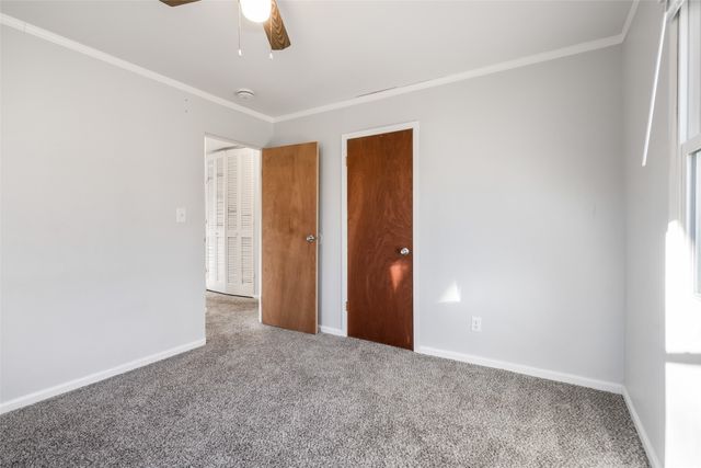 4030 E Seneca Avenue, Des Moines, IA 50317