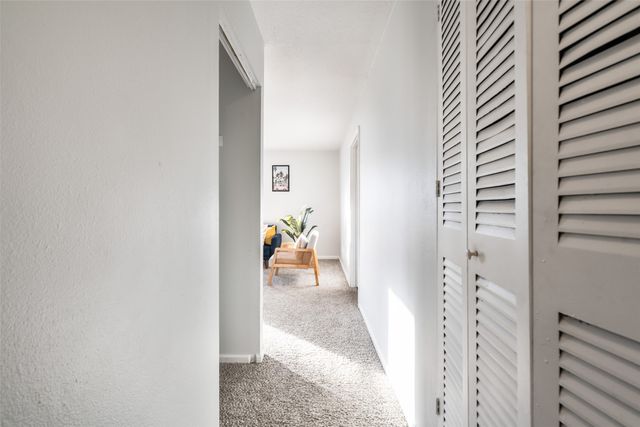 4030 E Seneca Avenue, Des Moines, IA 50317