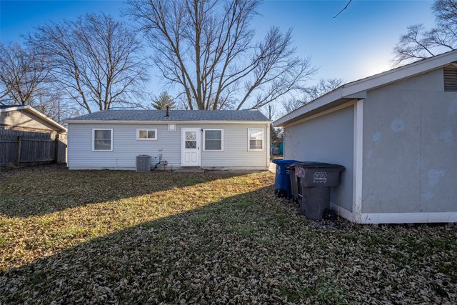 4030 E Seneca Avenue, Des Moines, IA 50317