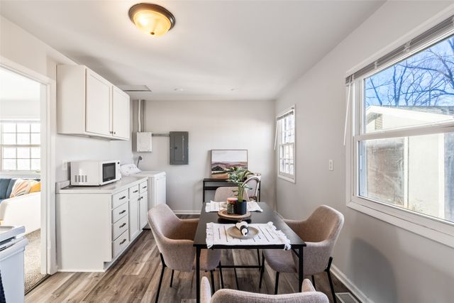 4030 E Seneca Avenue, Des Moines, IA 50317