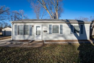 4030 E Seneca Avenue, Des Moines, IA 50317