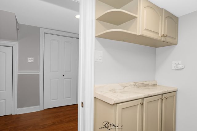 5441 S Hunt Avenue, Summit, IL 60501