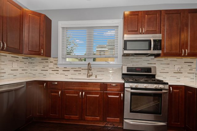 5441 S Hunt Avenue, Summit, IL 60501