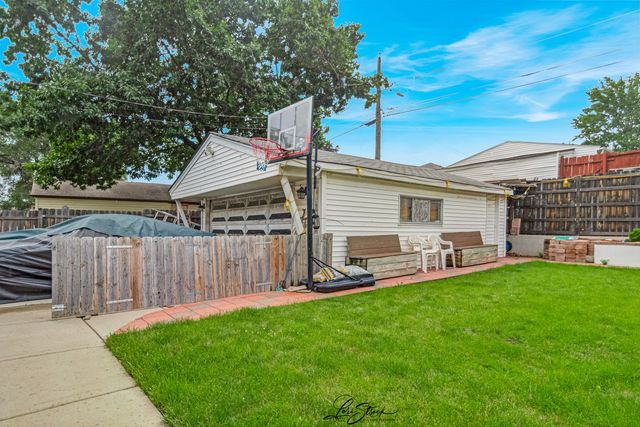 5441 S Hunt Avenue, Summit, IL 60501