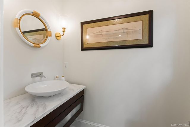 5 Harcourt Road, Scarsdale, NY 10583