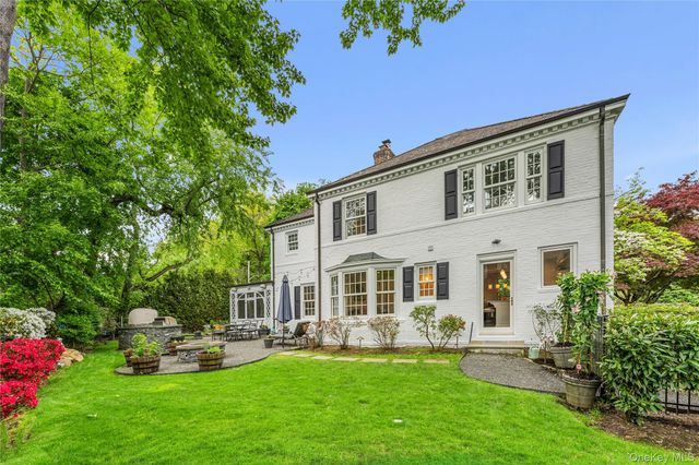 5 Harcourt Road, Scarsdale, NY 10583