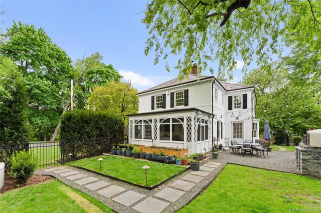 5 Harcourt Road, Scarsdale, NY 10583