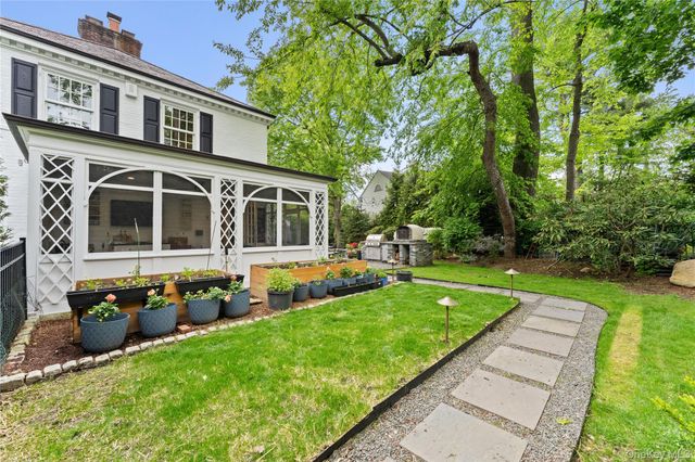 5 Harcourt Road, Scarsdale, NY 10583