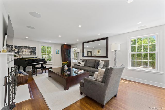 5 Harcourt Road, Scarsdale, NY 10583