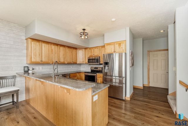 6008 Sunset Blvd Boulevard, Madison, SD 57042