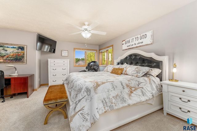 6008 Sunset Blvd Boulevard, Madison, SD 57042