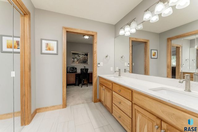 6008 Sunset Blvd Boulevard, Madison, SD 57042