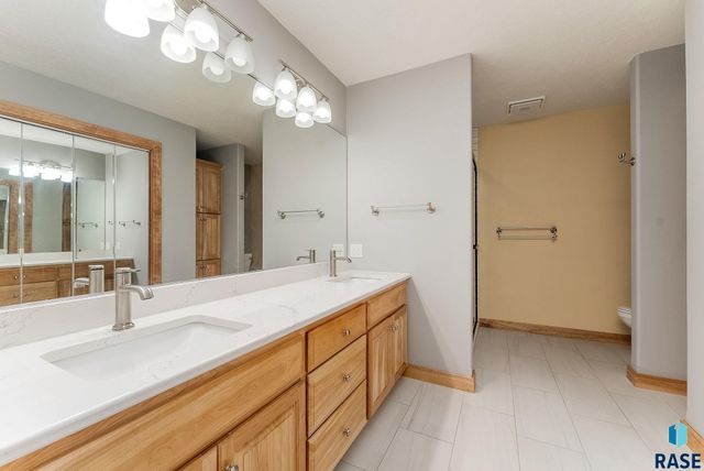 6008 Sunset Blvd Boulevard, Madison, SD 57042