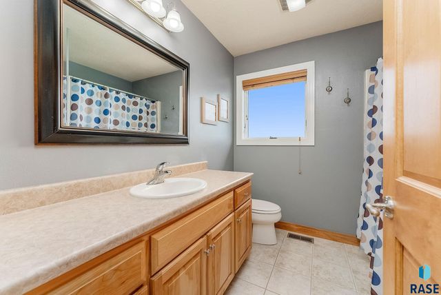 6008 Sunset Blvd Boulevard, Madison, SD 57042