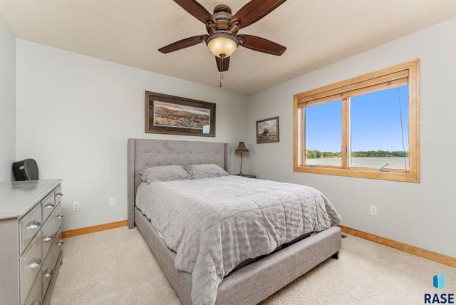 6008 Sunset Blvd Boulevard, Madison, SD 57042