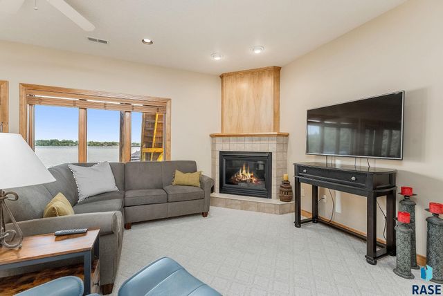 6008 Sunset Blvd Boulevard, Madison, SD 57042