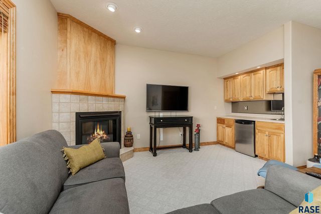 6008 Sunset Blvd Boulevard, Madison, SD 57042