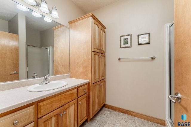 6008 Sunset Blvd Boulevard, Madison, SD 57042