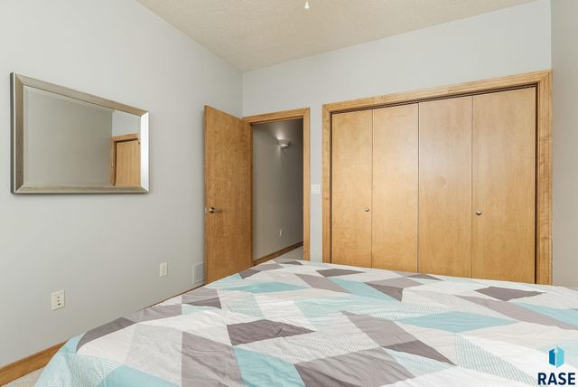 6008 Sunset Blvd Boulevard, Madison, SD 57042